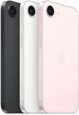 Un iPhone 17e nero in orizzontale mostrato da dietro, un iPhone 17e bianco in orizzontale mostrato da dietro, un iPhone 17e rosa chiaro in orizzontale mostrato da dietro, fotocamera Fusion nella parte superiore, tasto laterale