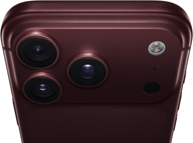 iPhone 18 Pro Max borgogna (rosso scuro) mostrato da dietro, sistema di fotocamere Pro Fusion nella parte superiore, 3 obiettivi, diaframma ad apertura variabile parzialmente chiuso, flash, microfono e scanner LiDAR, mostrati dall’alto, antenna cellulare, lati piatti, bordi arrotondati
